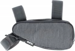 Evoc - Sacoche De Cadre 0,7 L - Bikepacking 11 Evoc - Sacoche De Cadre 0,7 L - Bikepacking -Vélos électriques Soldes evoc sacoche de cadre 700 ml gris carbone perspective 4 3840x2160