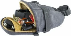 Evoc - Sacoche De Selle "Tour" 1L 8 Evoc - Sacoche De Selle "Tour" 1L -Vélos électriques Soldes evoc sacoche de selle tour 1 l ouverte 3840x2160