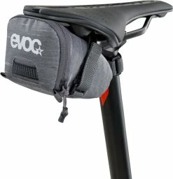 Evoc - Sacoche De Selle "Tour" 1L 9 Evoc - Sacoche De Selle "Tour" 1L -Vélos électriques Soldes evoc sacoche de selle tour 1 l positionnee 3840x2160